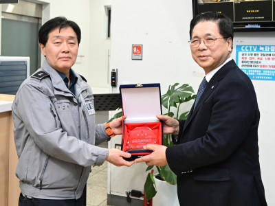 이영훈 목사, 설 맞아 경찰 격려·쪽방촌 방문…희망박스로 나눔 실천