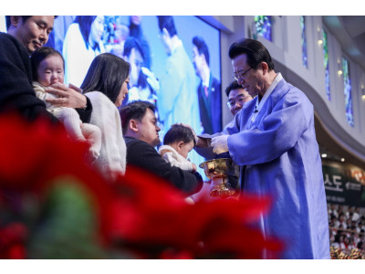 사랑의교회, 성탄축하예배 가운데 총 110명 유아세례식 가져